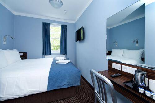 Angus Hotel, London